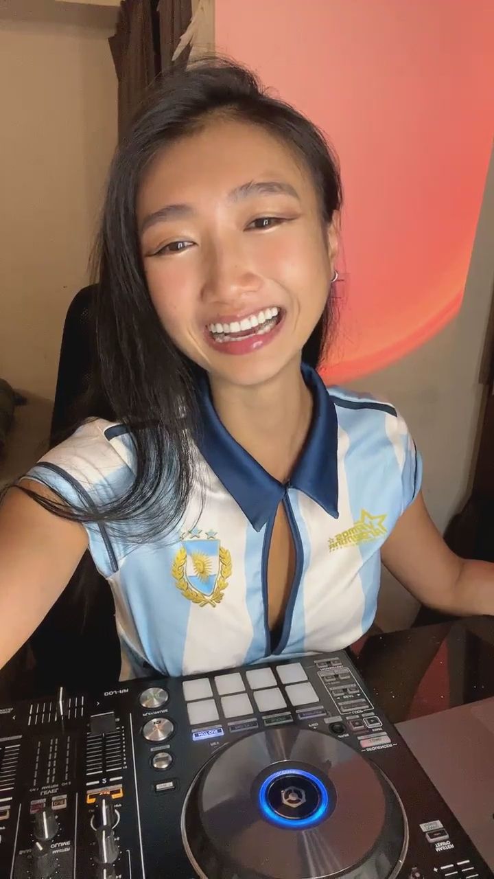  : 這一刻，我的心跳只為你加速！感受最高燃的派對氣氛 🔥🎉 #派對女孩 #心跳加速 #熱情互動