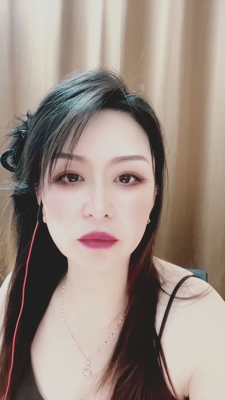 taotao6677 : 迷人的甜美笑容與微撩的小動作，誰能抗拒這種心動瞬間？💕✨ #直播 #甜美 #心動 #女友感