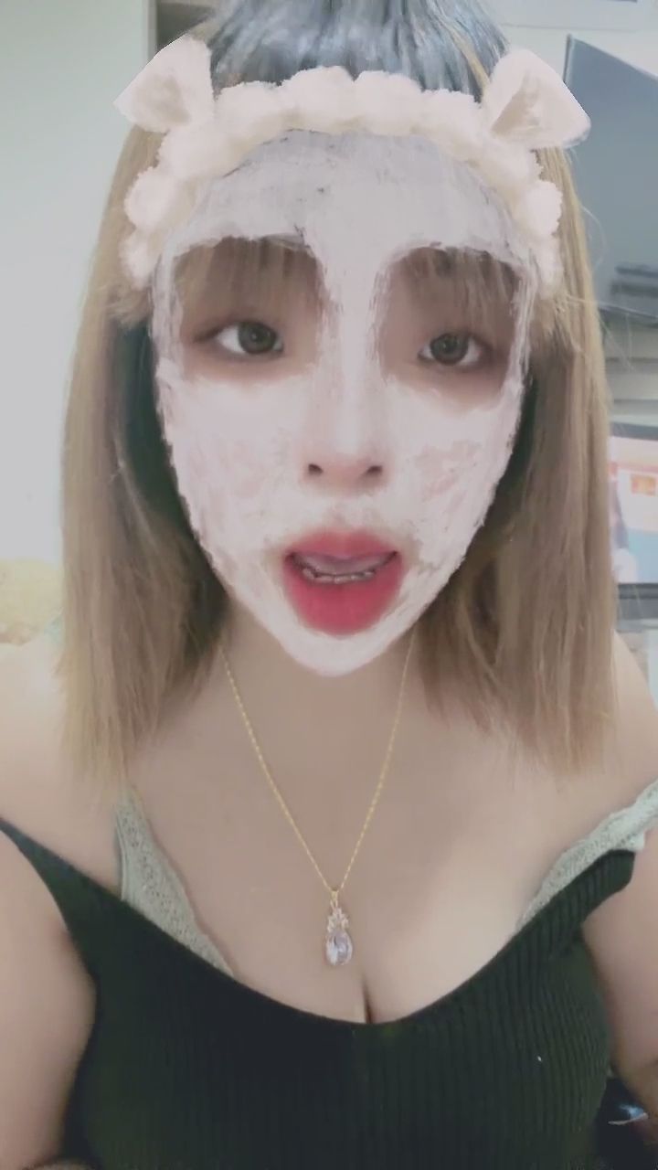  : 拿著這個在你面前晃，懂我的意思嗎？😏 #居家誘惑 #暗示 #性感互動