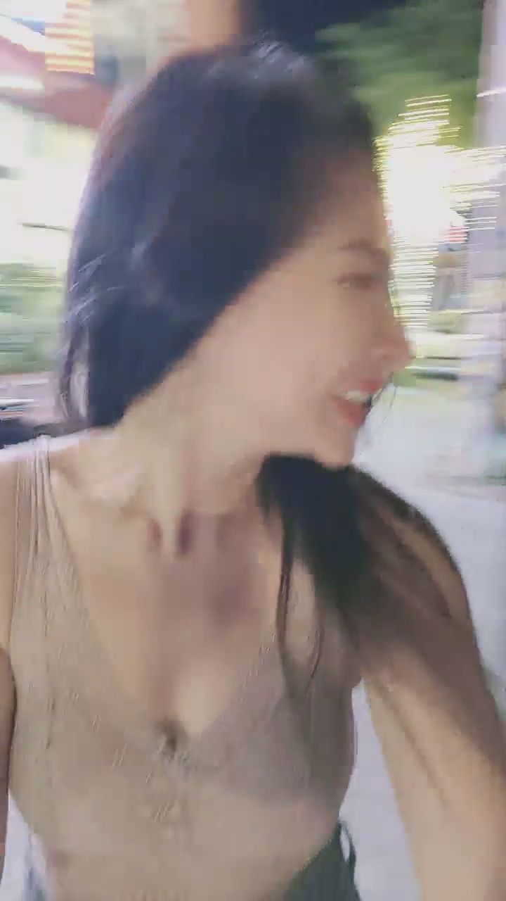  : 今晚的心情超級嗨！捕捉到最真實的快樂瞬間 💕 #夜遊 #開心日常 #真實互動