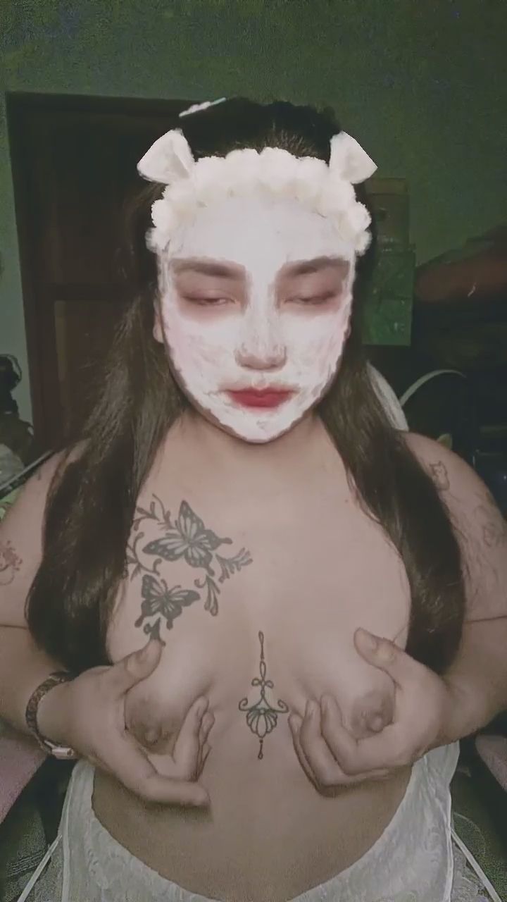  : 敷面膜時間也要這麼火辣嗎？溫柔揉捏展現極致誘惑🔞💦 #火辣身材 #性感誘惑 #私密時間