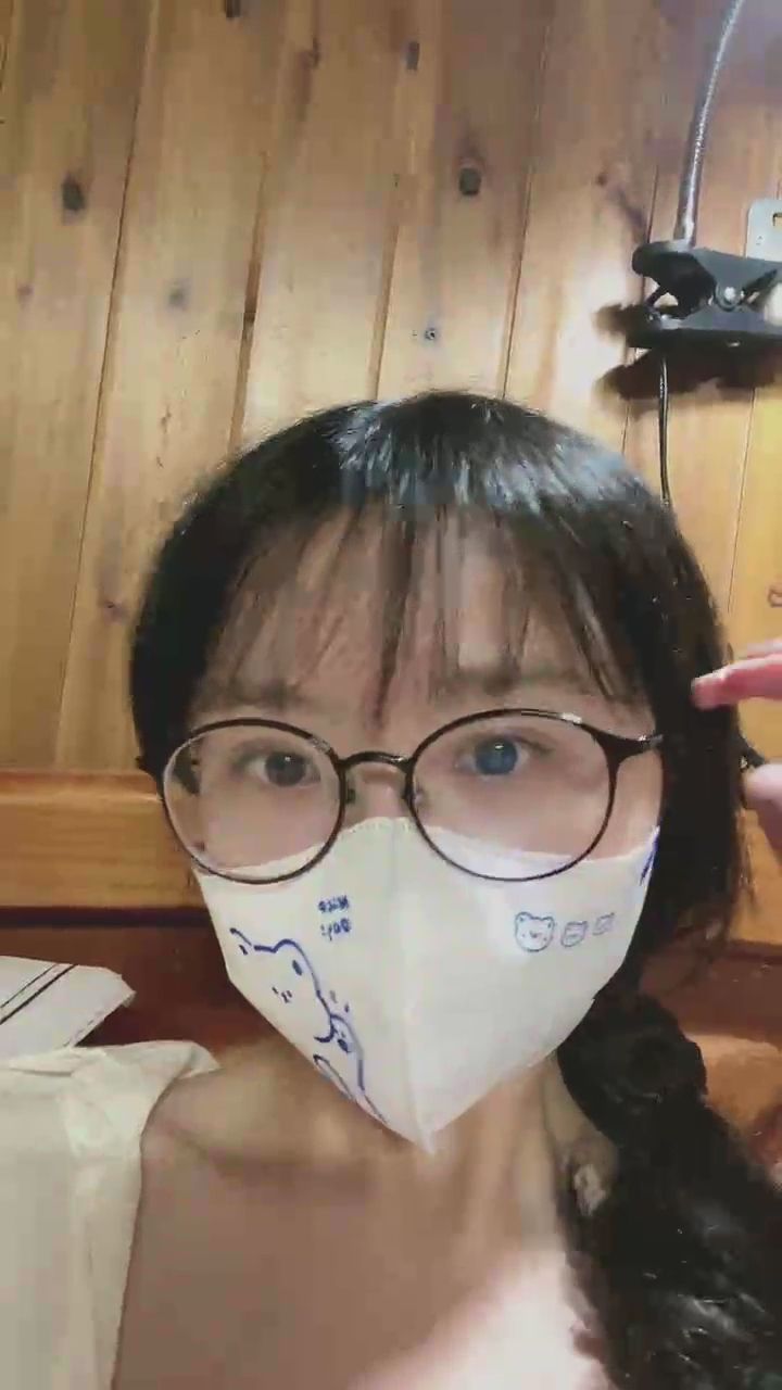  : 從美腿視角到害羞眼鏡娘的瞬間，這視角太犯規了！👀✨ #居家視角 #美腿 #眼鏡娘 #私密瞬間