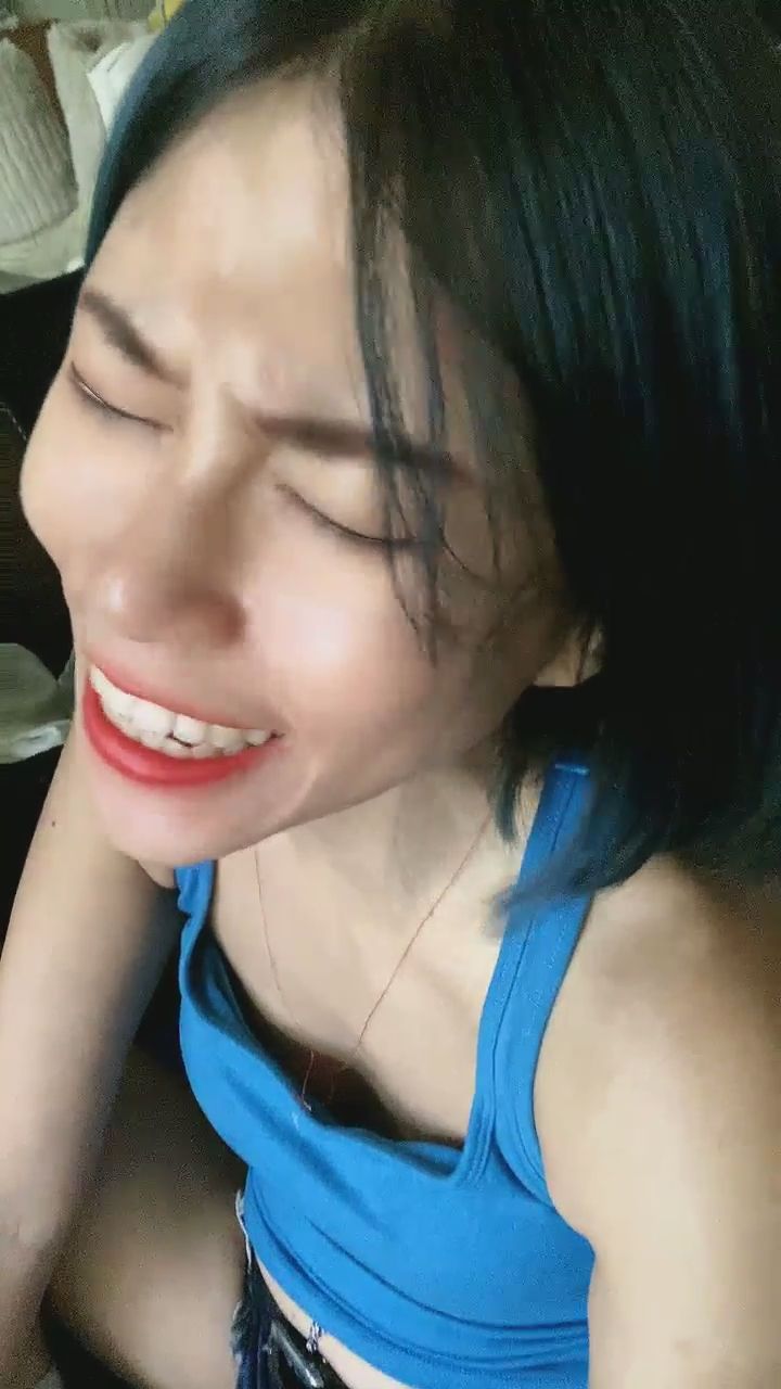  : 看著我的眼睛，你有話想對我說嗎？💙 #藍髮女孩 #深情對望 #女友感 #心動