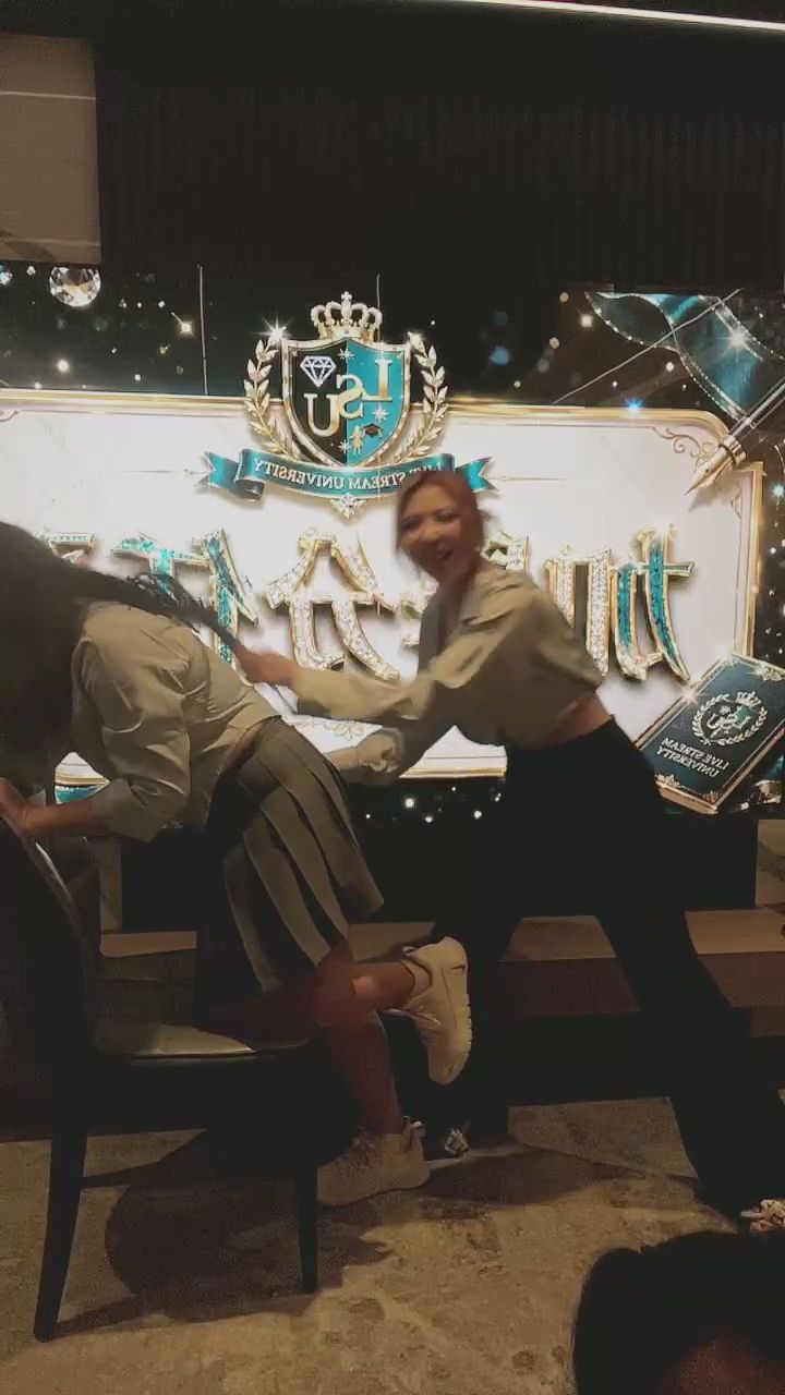  : 派對現場的最高熱度！這節奏感跟互動真的太有活力了 💃✨ #派對日常 #熱舞 #性感穿搭 #辣妹
