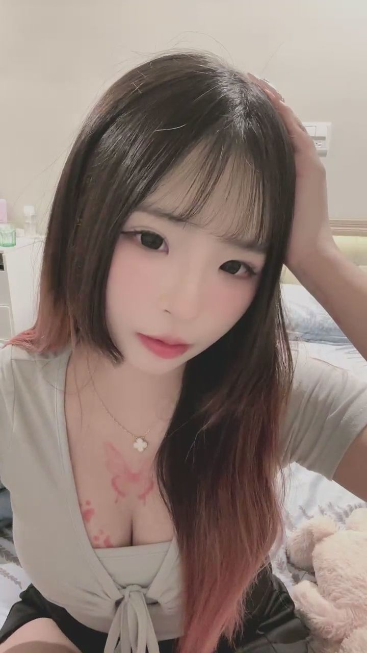 flower_bb : 就這樣看著我,別移開視線...💖 #眼神放電 #溫柔 #互動