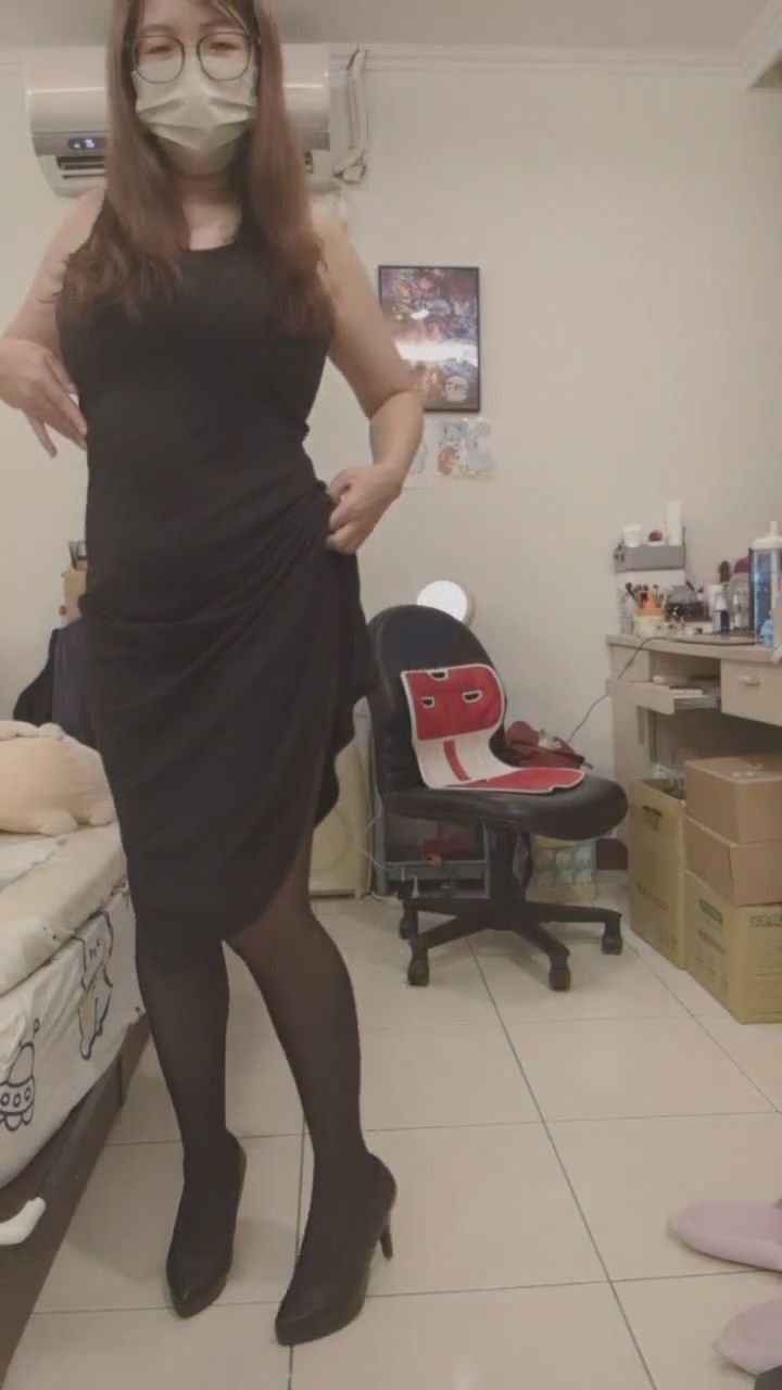  : 黑色洋裝搭配黑絲的極致誘惑，這曲線你給幾分？ #黑絲 #洋裝 #性感穿搭