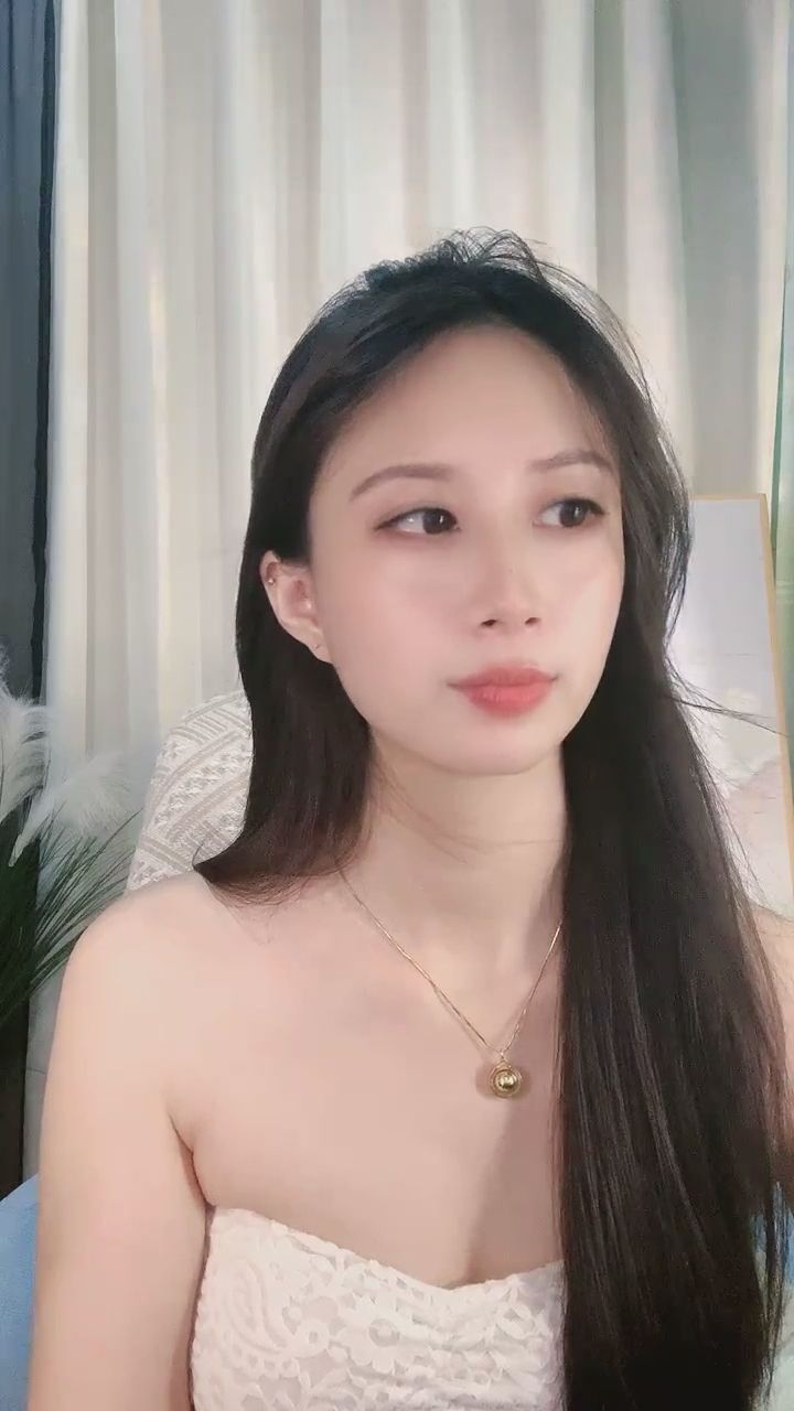 cla2627 : 溫柔的眼神與燦爛的笑容，今天的心情也被點亮了嗎？🥰 #甜美 #笑容 #心動