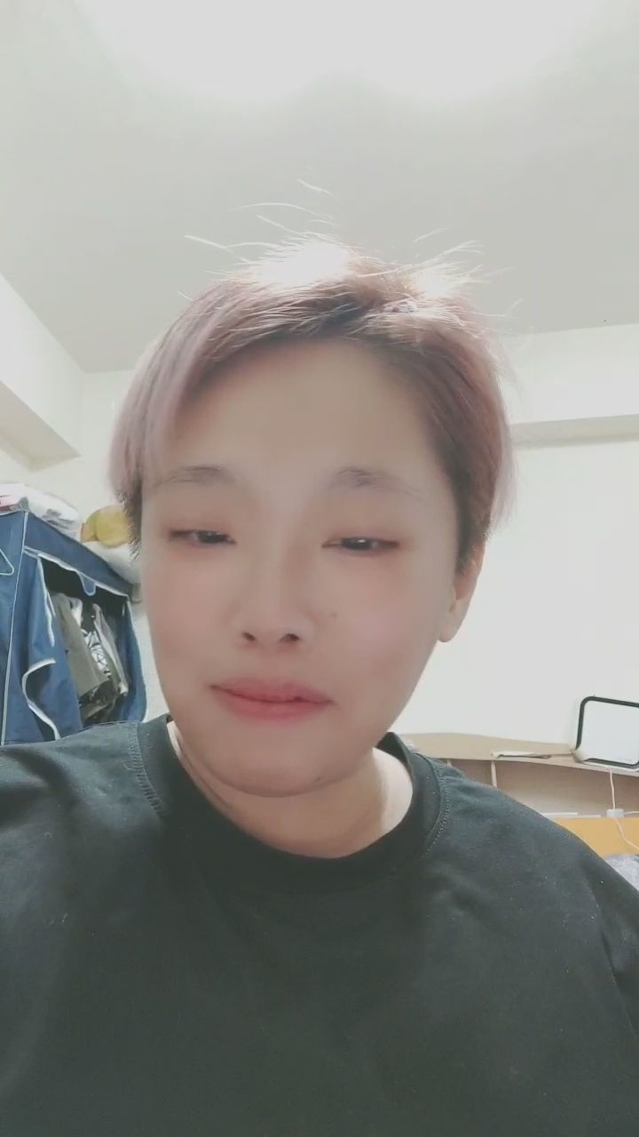 kiangbaby : 這個笑容真的太甜啦~忍不住跟著一起笑!快來直播間找我聊天吧🥰 #甜美 #日常 #互動 #直播推薦