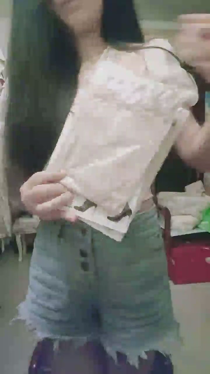 ash663 : 今天準備了新戰袍，你們最喜歡哪一款呢？快留言告訴我！ #絲襪 #開箱 #直播日常