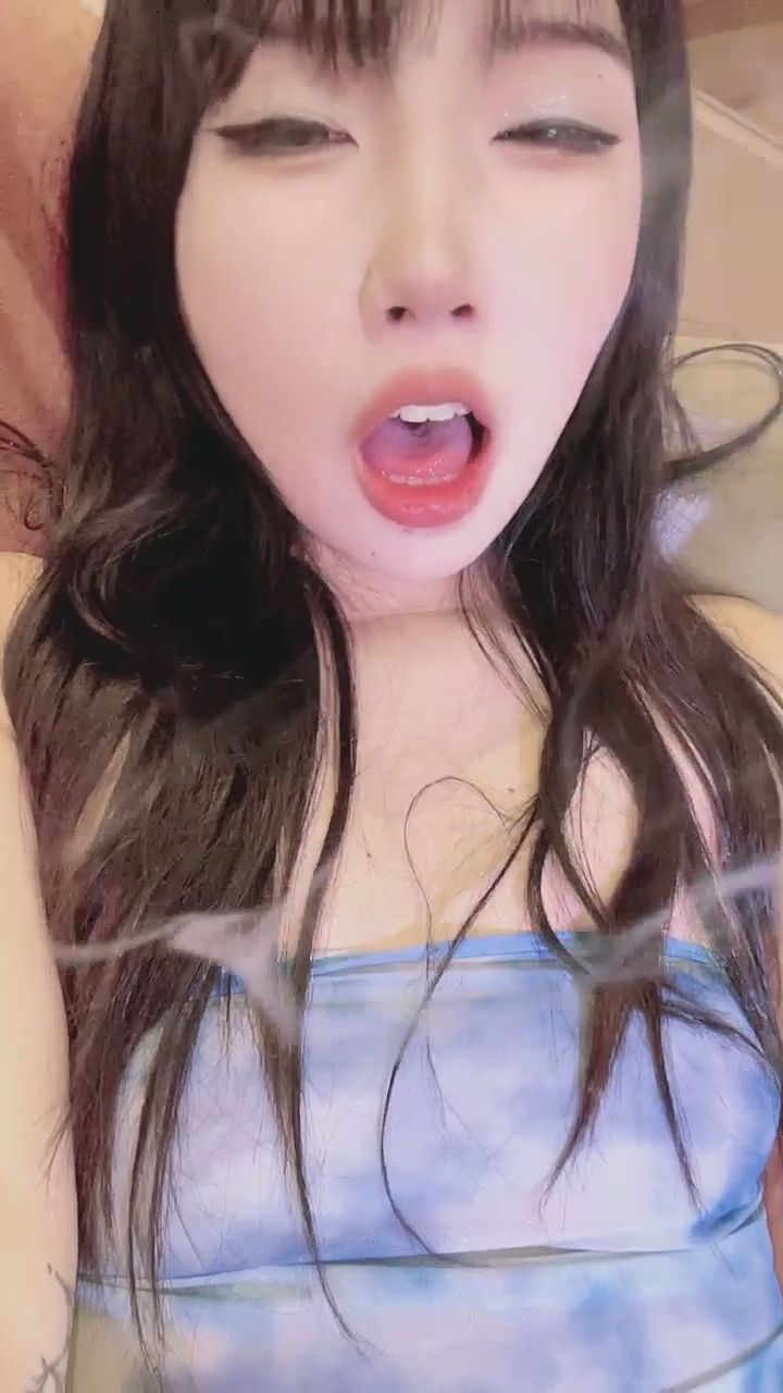  : 靠得這麼近...這畫面太害羞了 🚬👅 #主觀視角 #私密空間 #極限挑逗