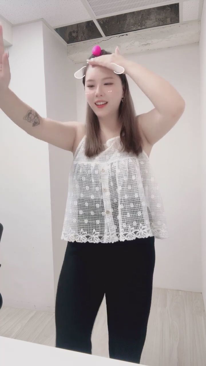 ee971014 : 這波節奏你跟上了嗎?視線可別從我身上移開喔!✨ #熱舞 #微透視 #性感穿搭 #辣妹