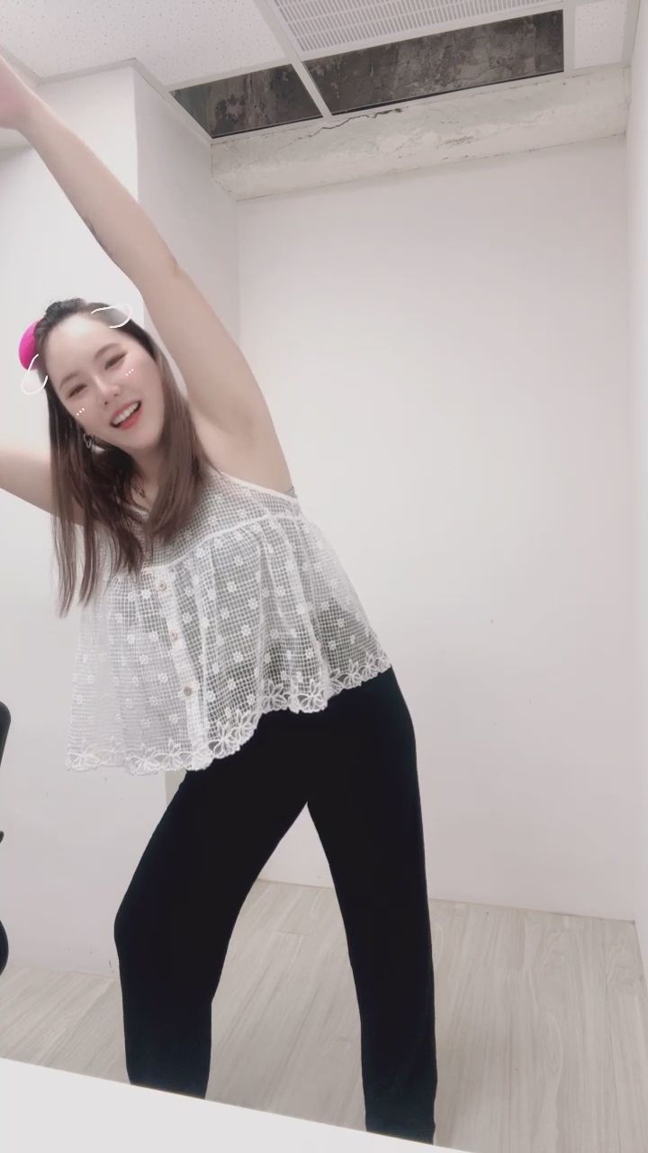 ee971014 : 準備好接住我的熱情了嗎?跟著這節奏一起動起來!💃🔥 #熱舞 #性感舞蹈 #高能時刻 #活力滿滿