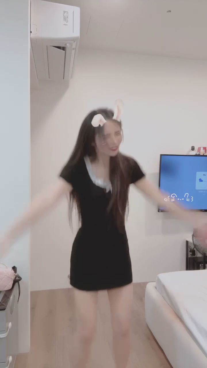  : 活力滿滿的熱舞時間！跟著節奏一起跳動起來～🐰💃 #熱舞 #兔耳女孩 #動態展示