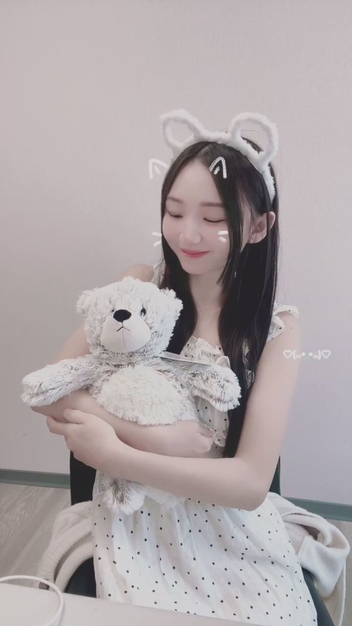 rosehikali : 今天的愛心接收到了嗎？滿滿的心意只給你一個人喔！❤️❤️ #女友感 #心動瞬間 #直播精華 #甜美