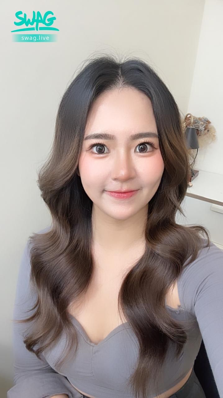_bubble_ : 這種大波浪風格Babe喜歡嗎❤️
泡泡來上化妝課挑戰不一樣的妝感🫧