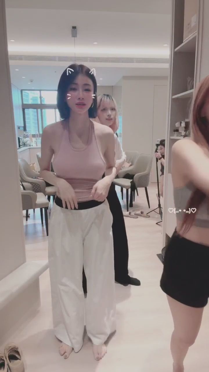 : 最真實的開心瞬間！跟著我們一起沉浸在歡笑與節奏裡吧 ✨😄 #純欲 #歡樂時光 #熱舞律動