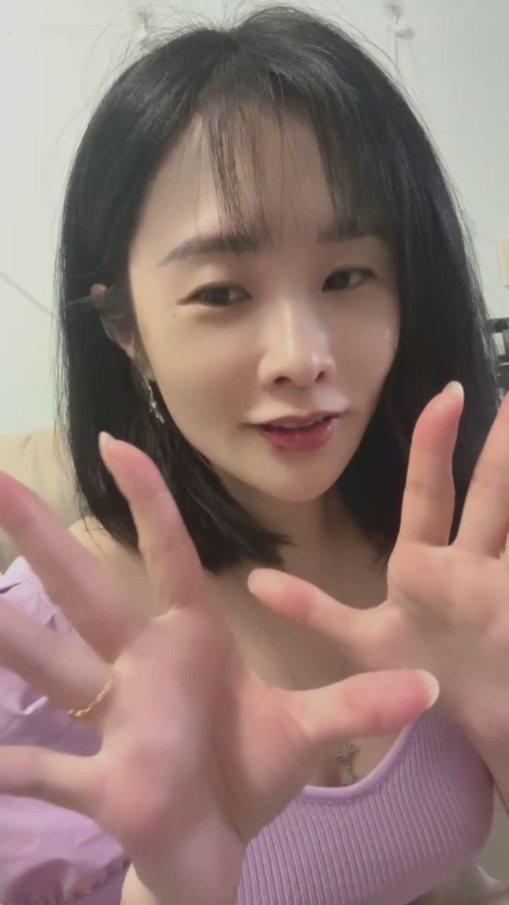 loveevelyn : 這一個眨眼,你有被撩到嗎?😉 #甜美女友 #眨眼放電 #心動瞬間