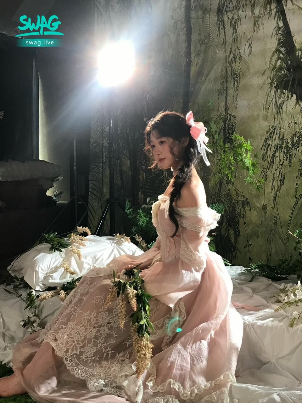 cutieivy : 我是ivy你們的i寶🎀
初次見面請多多指教!✨
這是寫真側拍 原片出來再跟大家分享😽