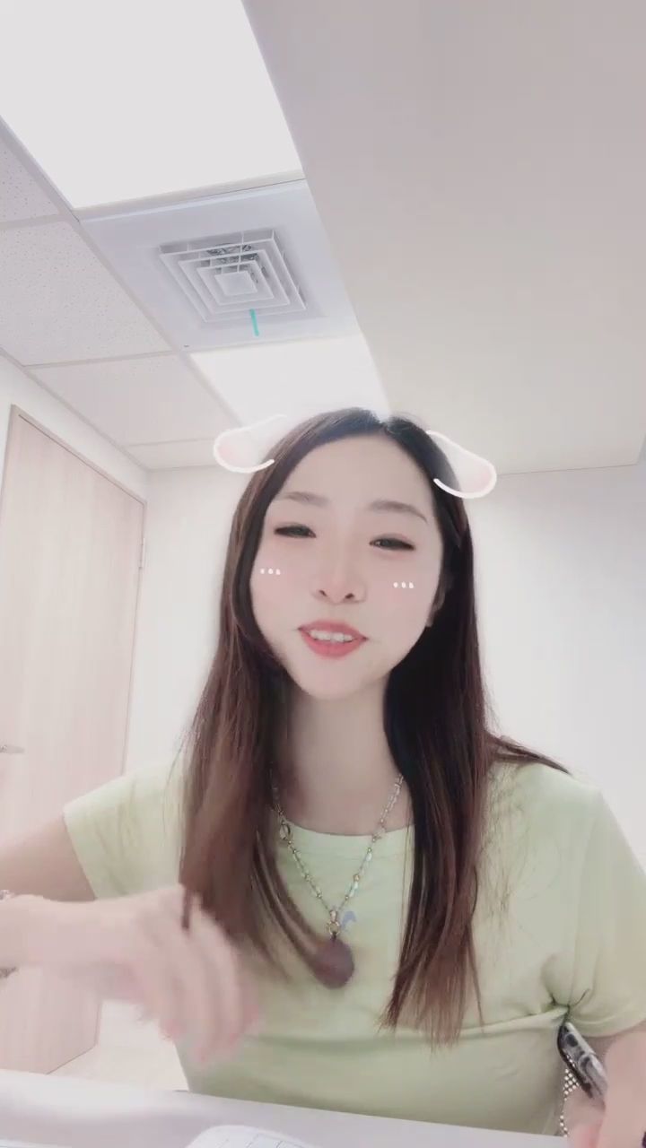  : 一直坐著好累呀！站起來動一動，今天的運動穿搭你們覺得及格嗎？🍑 #瑜珈褲 #完美體態 #緊身 #性感穿搭
