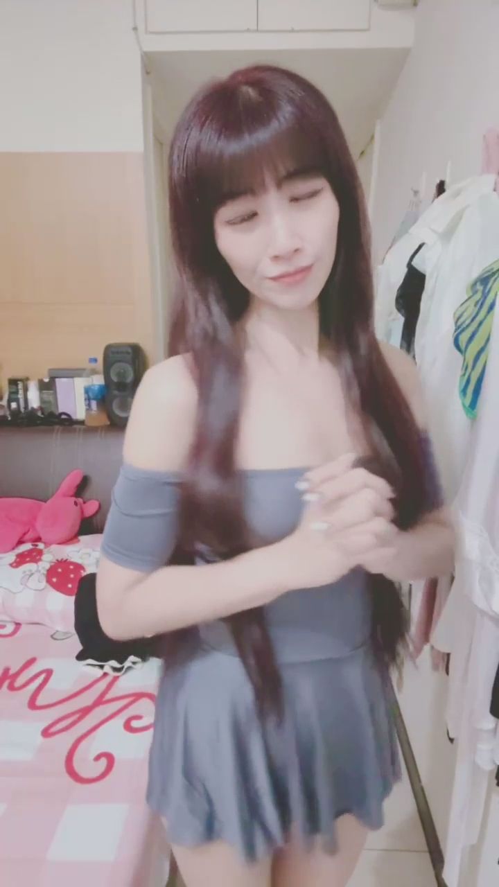  : 最後那個眨眼跟咬唇，誰能抵擋得住啦！😉💖 #電眼女神 #純慾 #心動