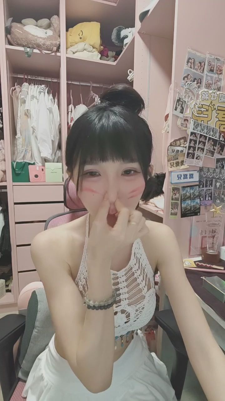 qqe_52772 : 滿滿的笑容與貓咪妝容，陪你度過甜甜的時光！🐱💕 #甜美 #貓系 #互動