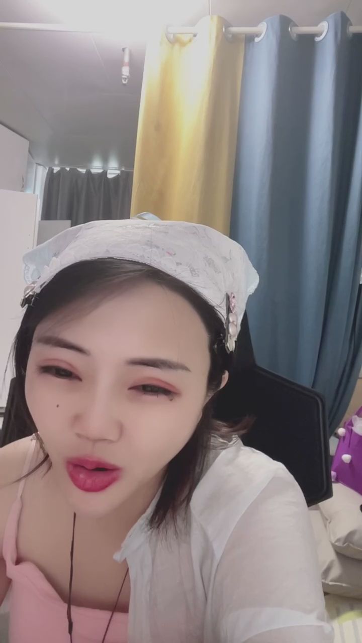 bb4775 : 捕捉每一次心動的瞬間 💖 溫柔的眼神與甜美互動，誰能抗拒？ #甜美 #心動瞬間 #溫柔 #直播精華