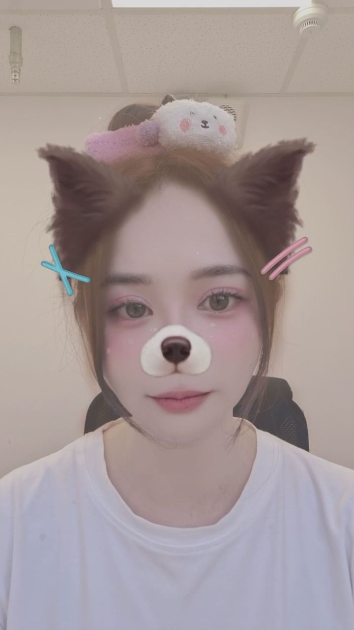 haruhen : 捕捉到主播最真實的反應！從驚訝搞怪到害羞的笑容太犯規啦 😳✨ #甜美 #表情包 #心動瞬間