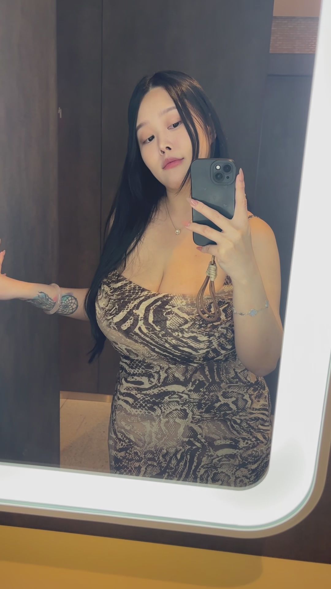 kathyicup : 8月電影約會日期公告📣
3、4、5、6、7、8、9、10、11、12、13、14、15、16、17、18、19、21、22、23、24
🎁34999手拿包x1 即可參與
來私訊我卡位 送禮並收到我傳送的時間和地點即約成🫶🏻
沒有口頭答應ㄡ🙅🏻♀️
