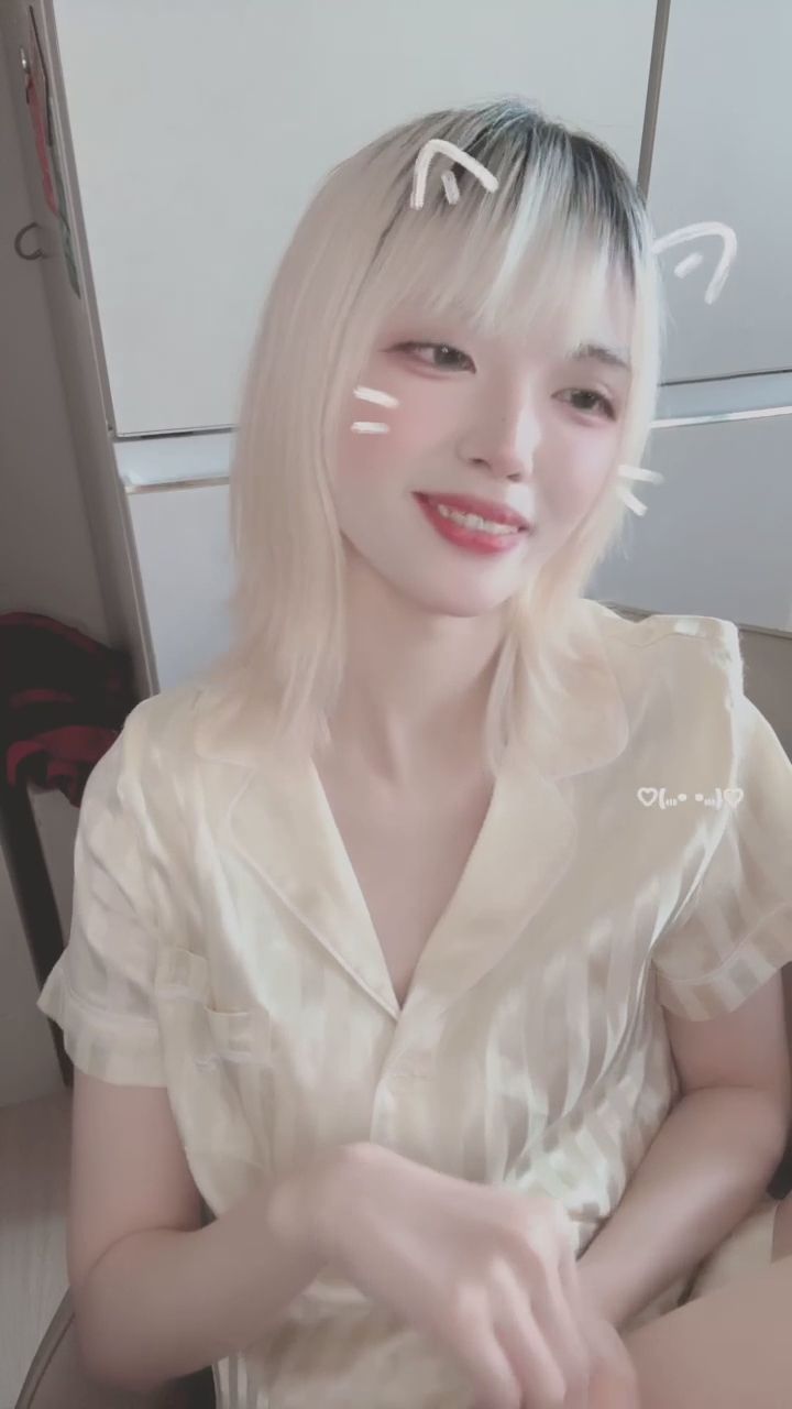 neko__ : 靠這麼近，你有心動加速嗎？快來接收專屬於你的甜美瞬間！💖😜 #心動 #近距離 #女友感