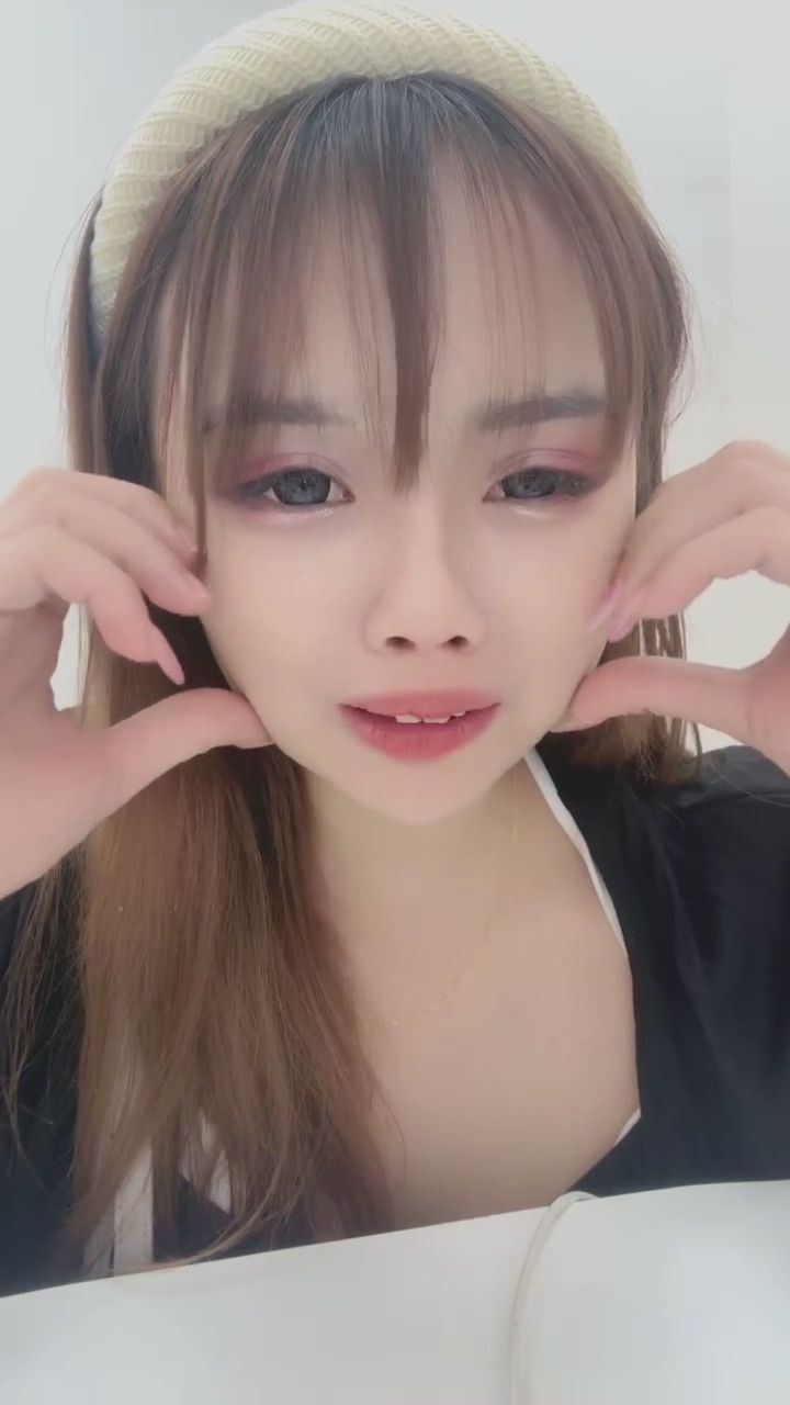  : 今天的可愛度爆表啦！快來領取你的專屬甜笑 💖 #甜美女孩 #捏臉 #心動瞬間