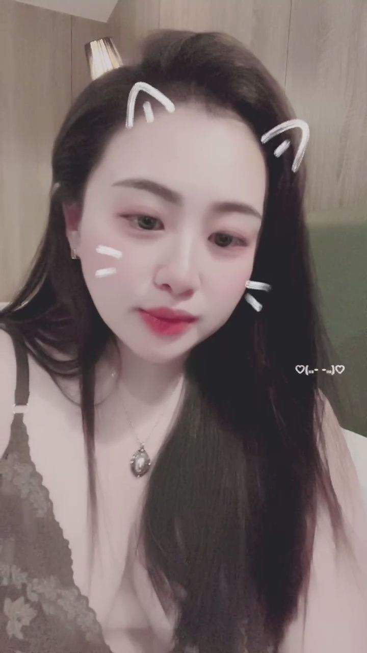 kk_han : 韓韓的直播日常 ❤️大家記得截圖追蹤畫面私訊領福利唷💖#貓耳 #甜笑 #害羞