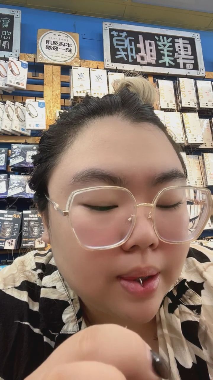 elmobaby : 唇齒間的小動作,忍不住一直觸碰 👄💎 #唇環 #特寫 #誘惑