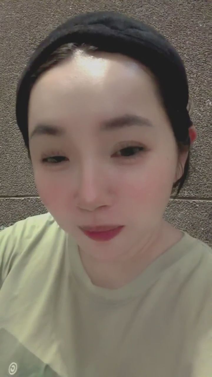  : 聊到開心的事情，忍不住就笑了 🥰 #真實反應 #甜笑 #日常互動 #女友感