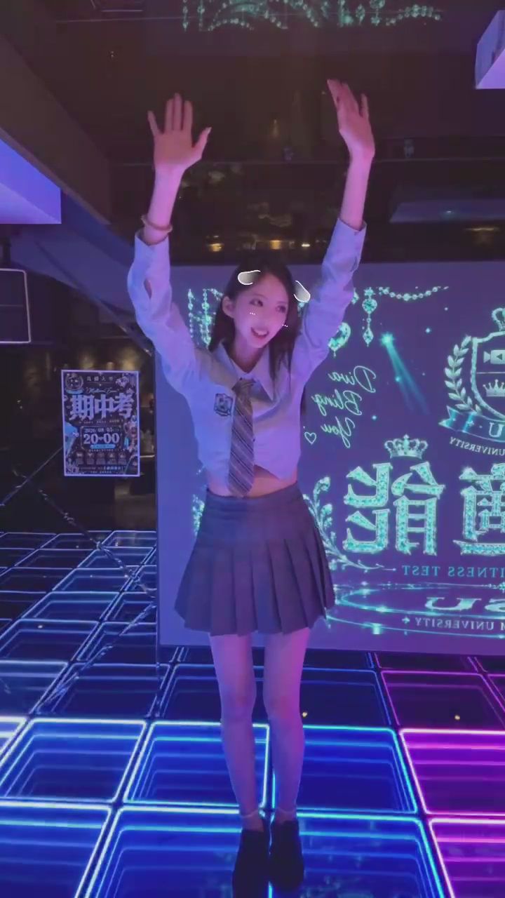  : 挑戰最高能量！制服少女的舞台爆發力，這節奏誰能抵擋？💥 #熱舞 #制服控 #高能Babe