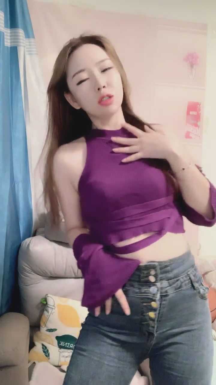 dull55 : 💜 一分鐘不間斷的高強度熱舞！這律動感真的太絕了... #熱舞 #紫色系 #身材曲線