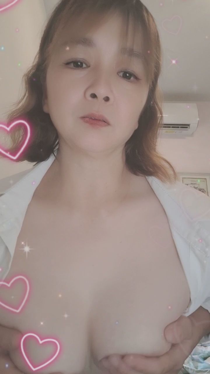  : 緩緩解開白襯衫的束縛，藏在底下的溫柔準備好迎接了嗎？🫦 #純慾 #白襯衫 #性感誘惑