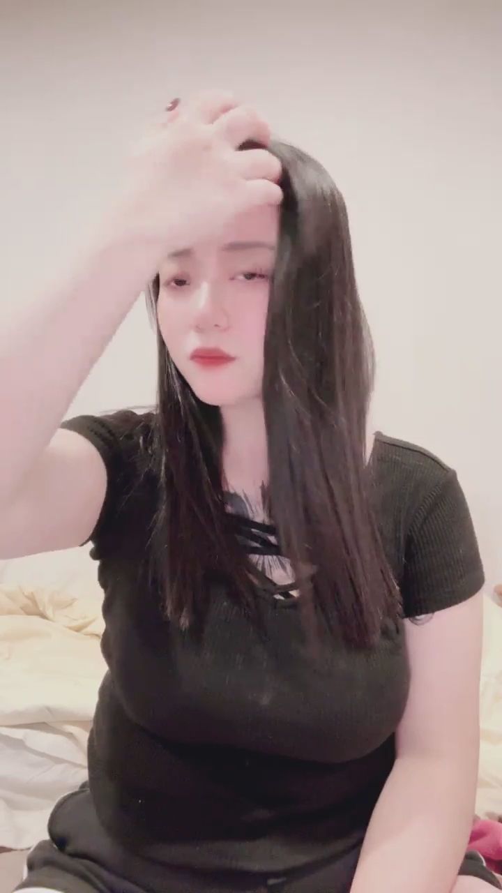  : 慵懶伸個懶腰，這個視角你給幾分？😍✨ #刺青女孩 #微性感 #慵懶日常