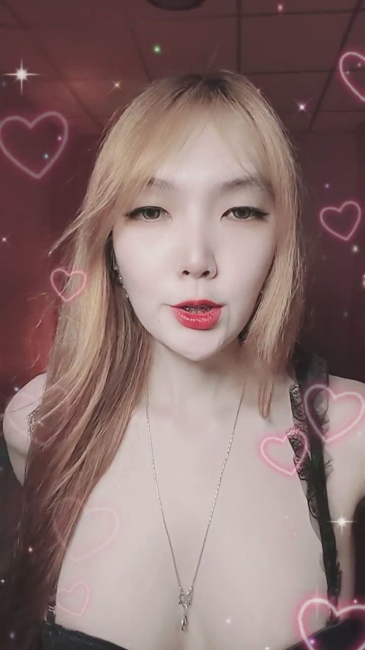  : 這個眼神和輕咬指尖，你抵擋得住嗎？💋✨ #誘惑 #蕾絲內衣 #性感魅力