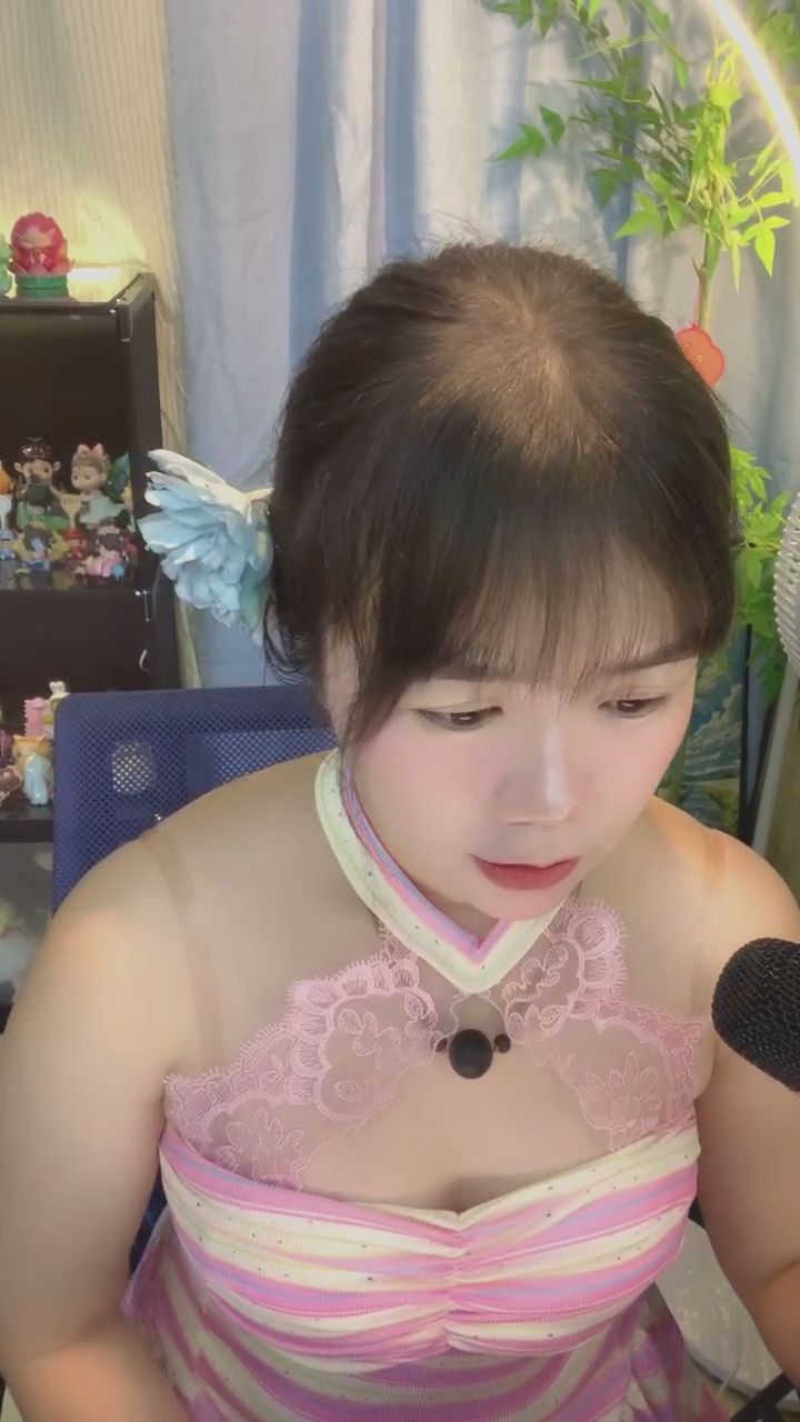 mega5462 : 主播這驚訝的小表情也太可愛了吧！捕捉生動瞬間 ✨ #甜美 #直播日常 #可愛