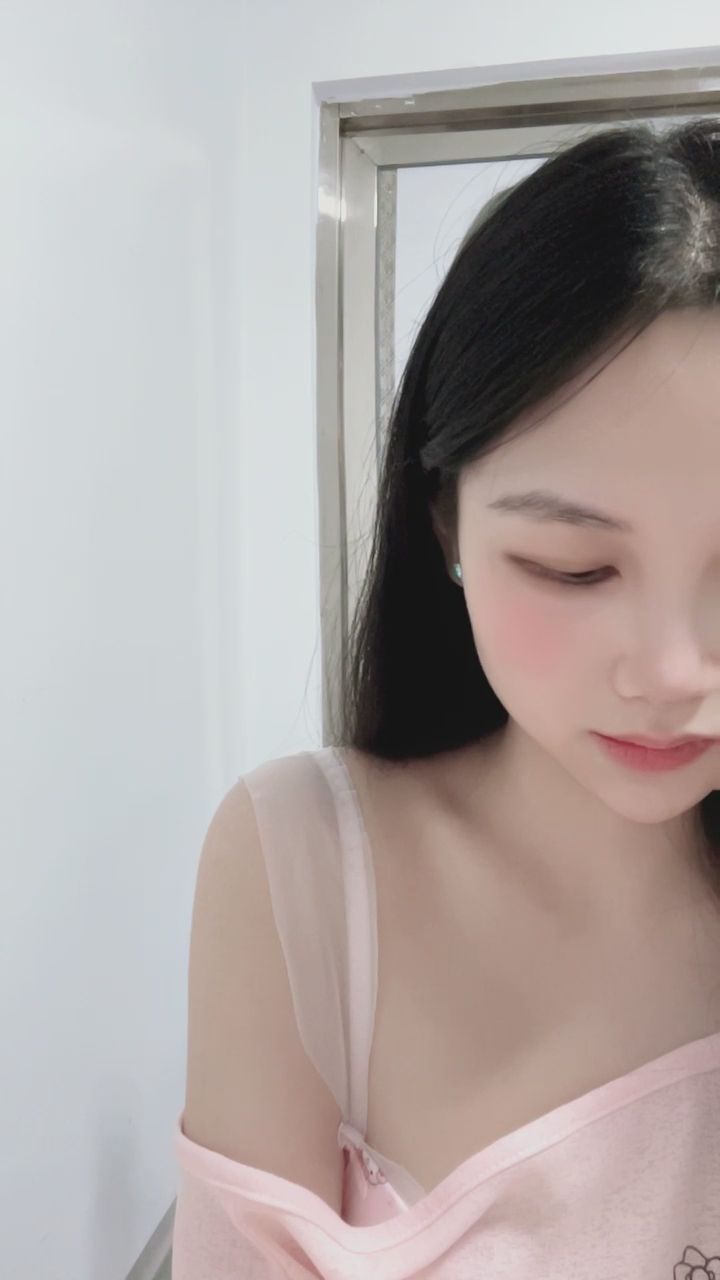 lingling8796 : 這一刻的眼神，你接得住嗎？ #對視 #心動 #日常