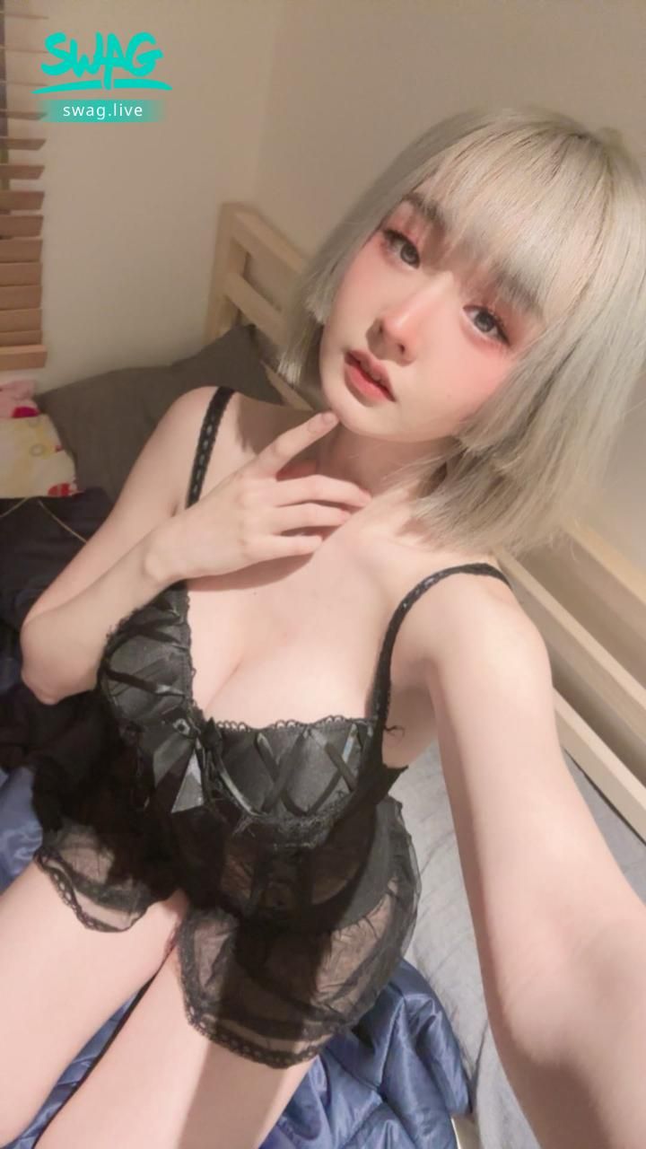 ruan.ccc : 純欲黑蕾絲🖤 做Babe你的女友好不好