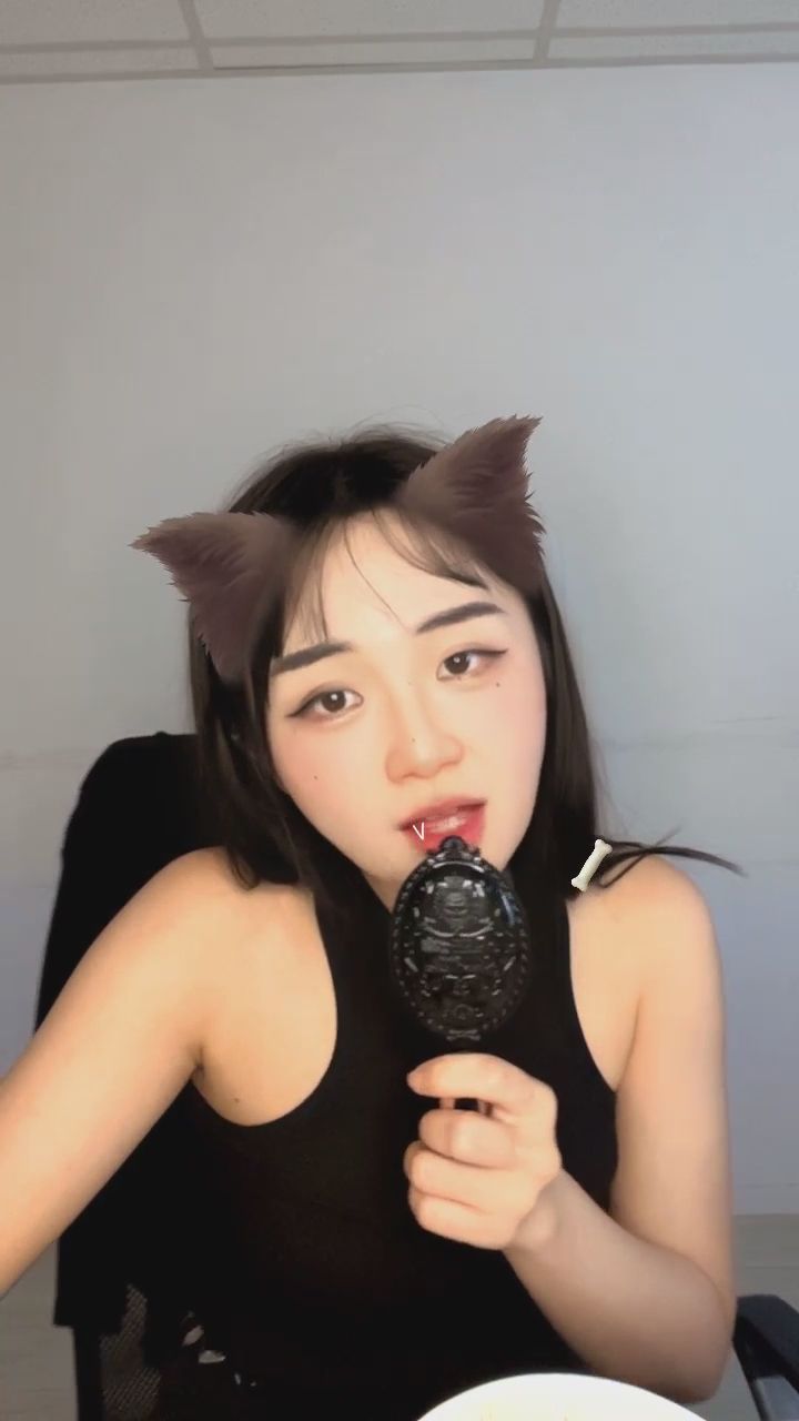  : 無法抗拒的眼神與舌尖互動，這誰頂得住？✨ #貓耳少女 #誘惑 #微性感
