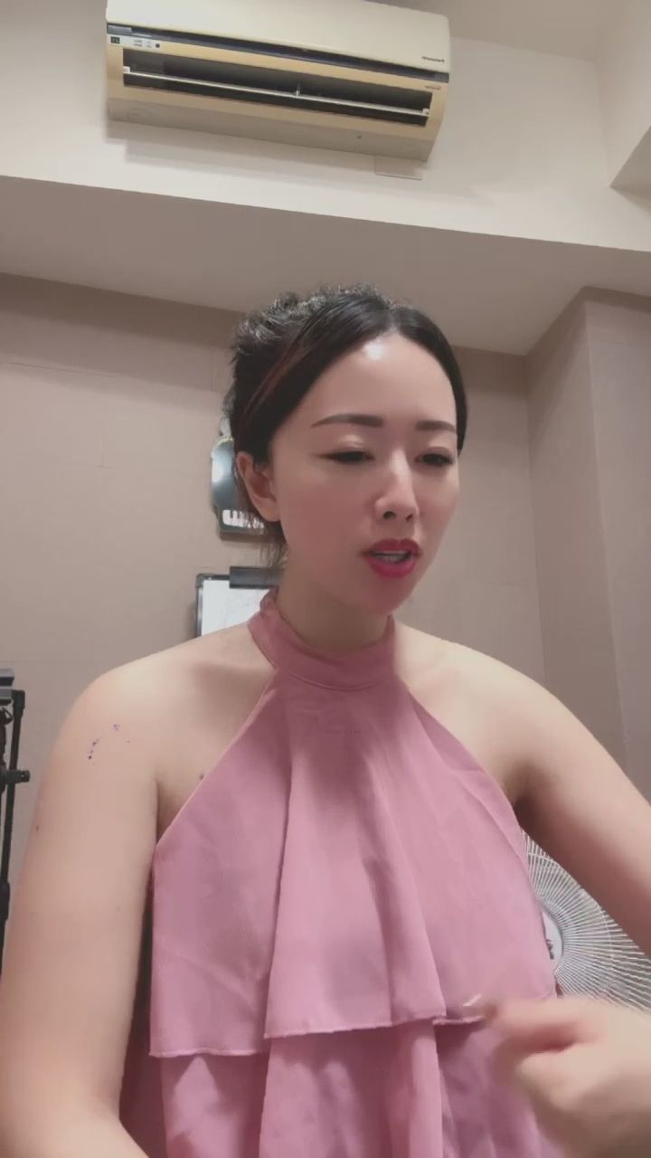  : 今天的心情全都寫在臉上啦！快來感受這波滿滿的活力吧😆💖 #情緒推進 #活力滿滿 #直播互動