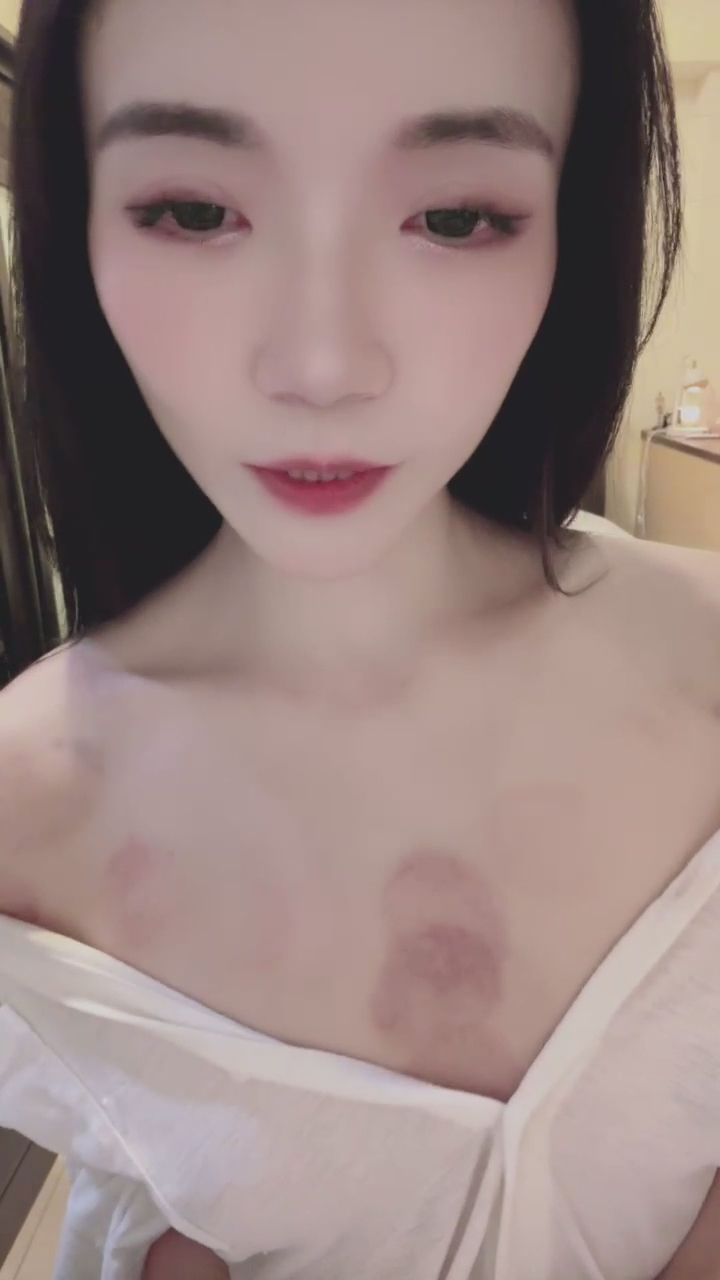 zoegucutes : 我不會啊嘿顏啦Babe寶寶⁄(⁄ ⁄ ⁄ω⁄ ⁄ ⁄)⁄

襯衫下的秘密，你想看清楚一點嗎？🔥 #性感 #誘惑 #私密