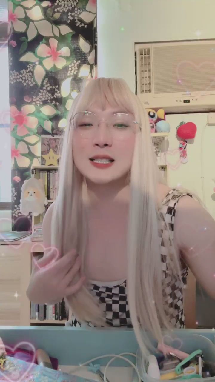 hanabooboo_16 : 想看我更活潑的一面嗎?快靠近一點吧!💕 #甜美 #互動 #女友感