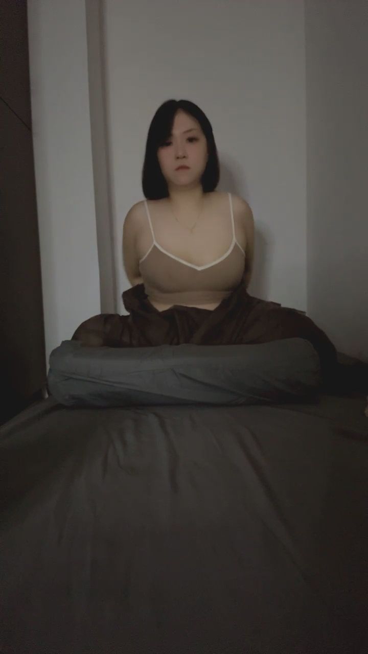  : 慵懶的居家日常，變換最舒服的姿勢陪你聊天💖 #居家 #慵懶 #微性感 #互動