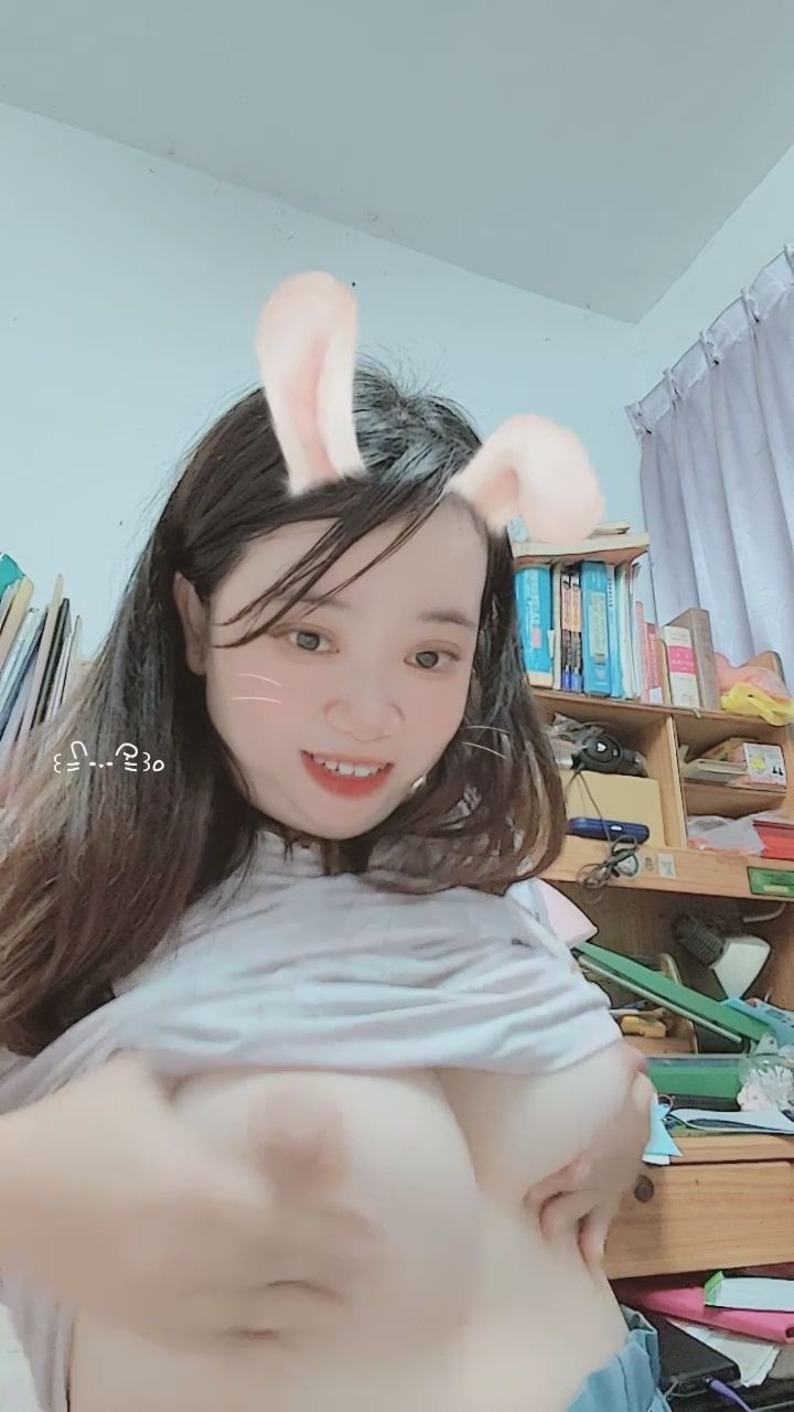 ketty711013 : 沒想到兔耳娘這麼大方！看到最後有驚喜喔 🔞 #兔耳娘 #驚喜福利 #大尺度