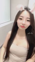 yo225250 : 再靠近一點點,能看到我眼裡的你嗎?💕 #極近距離 #心動對視 #甜美誘惑