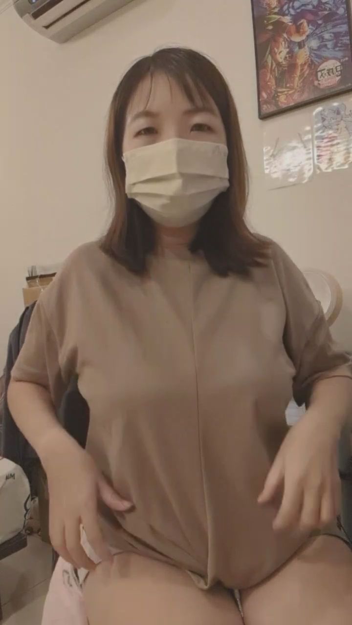 kathy0131 : 寬鬆T恤下的驚喜瞬間！你絕對不想錯過這火辣的揭曉🔥 #驚喜 #火辣身材 #性感