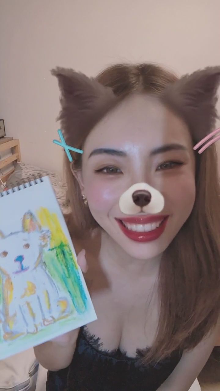 neinei_chen : 我畫的狗狗可愛,還是我比較可愛?🐾 #蕾絲睡衣 #性感曲線 #甜美互動